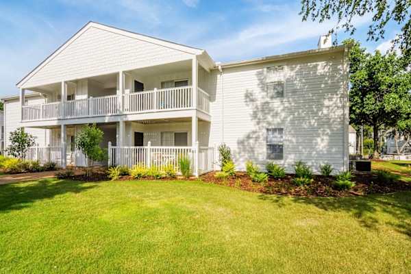 The Oliver Apartment Homes property